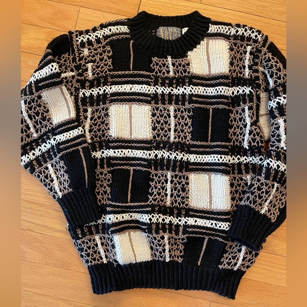 VTG Handknit NOVO Crewneck Men’s Sweater Size M
